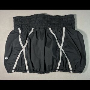 Lululemon Light Up Skirt Size 6
Coal / Heathered Coal